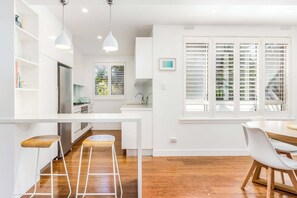 Dining - Beachside Bliss, Bondi Beach with Parking (Bondi)