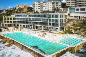 Exterior - Beachside Bliss, Bondi Beach with Parking (Bondi)