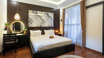 Deluxe Room | Desk, free WiFi