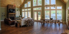 Living area - Beautiful Smith Lake, AL 12 Steps to the Water! - Sleeps 12 - Game Room + Views (Arley)