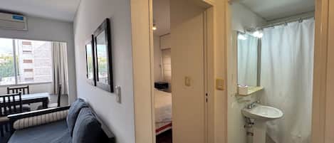 1 bedroom, internet, bed sheets
