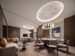 A modern dining area with round tables, chairs, and ambient lighting. - Holiday Inn Shijiazhuang High-tech Zone (Shijiazhuang)