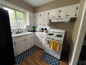 Private kitchen - Modern Hill Top 3BR Walkable to UALR (Little Rock)