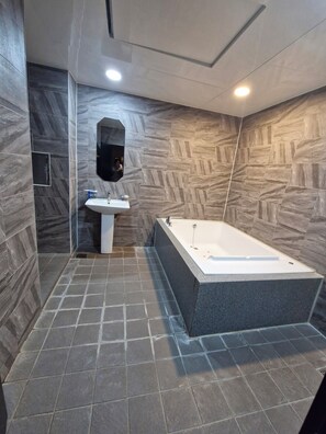 Bathroom - HOTEL FRENCH CODE (changwonsi)