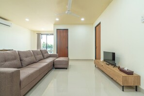 Apartment, Balcony, Garden View | Living area