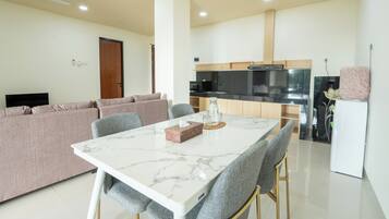 Apartemen, balkon, pemandangan kebun | Tempat makan