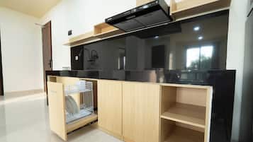 Apartemen, balkon, pemandangan kebun | Interior