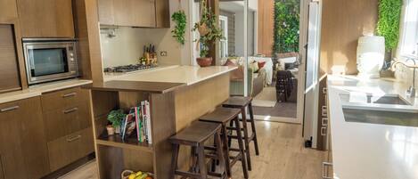 Fridge, microwave, oven, stovetop
