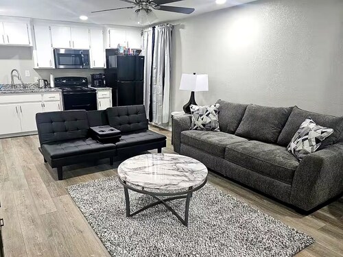 New Boston Apartment | 2 Gig Wi-Fi | Full Kitchen | Sleeps 4