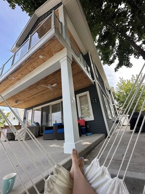 Terrace/patio - Beachfront Luxury Lake Erie Ont. *Sleeps 14* HOT TUB. Great for Hosting Groups (Dunnville)