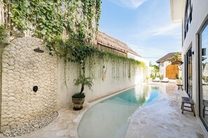 Outdoor pool - Casa Degaz Canggu (Canggu)