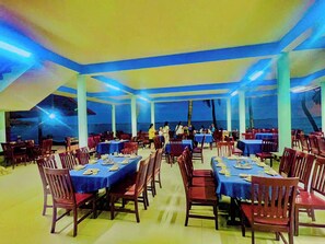 Outdoor dining - Song Bien Xanh Resort (Mui Ne)