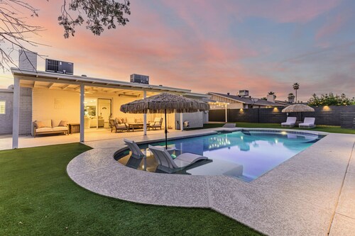 Modern Gem: Pool/Outdoor Kitchen Near ASU/Old Town