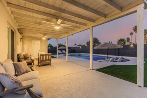 Outdoor pool - Modern Gem: Pool/Outdoor Kitchen Near ASU/Old Town (Tempe)