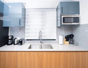 Cookware/dishes/utensils - Avaya Oasis - Suriname Suite (Pt Cumana, Glencoe)