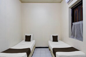 Deluxe Twin Room - Hotel O near Kampung Batik Kauman former (Surakarta)