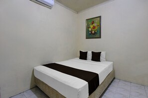 Deluxe Double Room - Hotel O near Kampung Batik Kauman former (Solo)