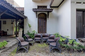 Lobby - Hotel O near Kampung Batik Kauman former (Surakarta)