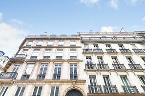 Apartment | Exterior - Spacious Apartment a/c 3br/8p - Grand Boulevards (Paris)