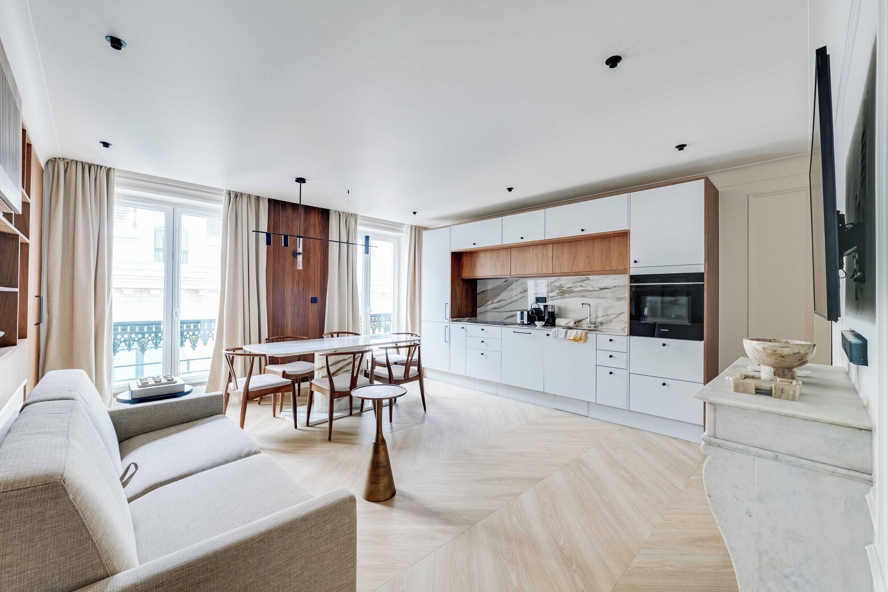 Apartment | Living area | Fireplace