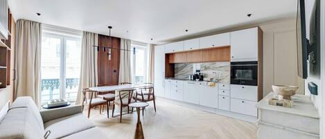 Apartment | Living area | Fireplace