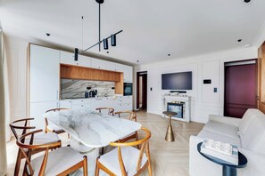 Apartment | Living area - Spacious Apartment a/c 3br/8p - Grand Boulevards (Paris)