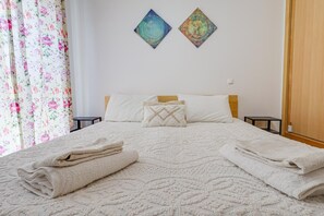 2 bedrooms, iron/ironing board, free WiFi, bed sheets - Spacious Family Apartment | 2 Pools + PS4 + 5 min Beach | Algarve (Armação de Pêra)