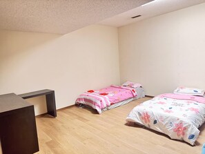 4 chambres, fer et planche à repasser