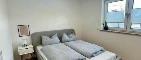 4 bedrooms, desk, iron/ironing board, free WiFi