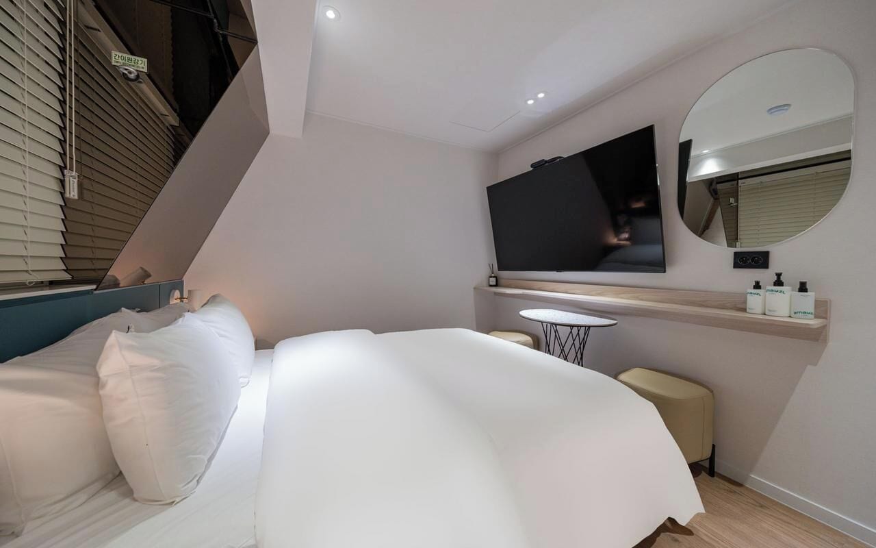 DELUXE-COMFORT | Biancheria da letto ipoallergenica, Wi-Fi gratuito, lenzuola