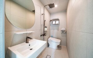 Comfort Double Room | Bathroom - Sinchon APL Hotel (Seoul)