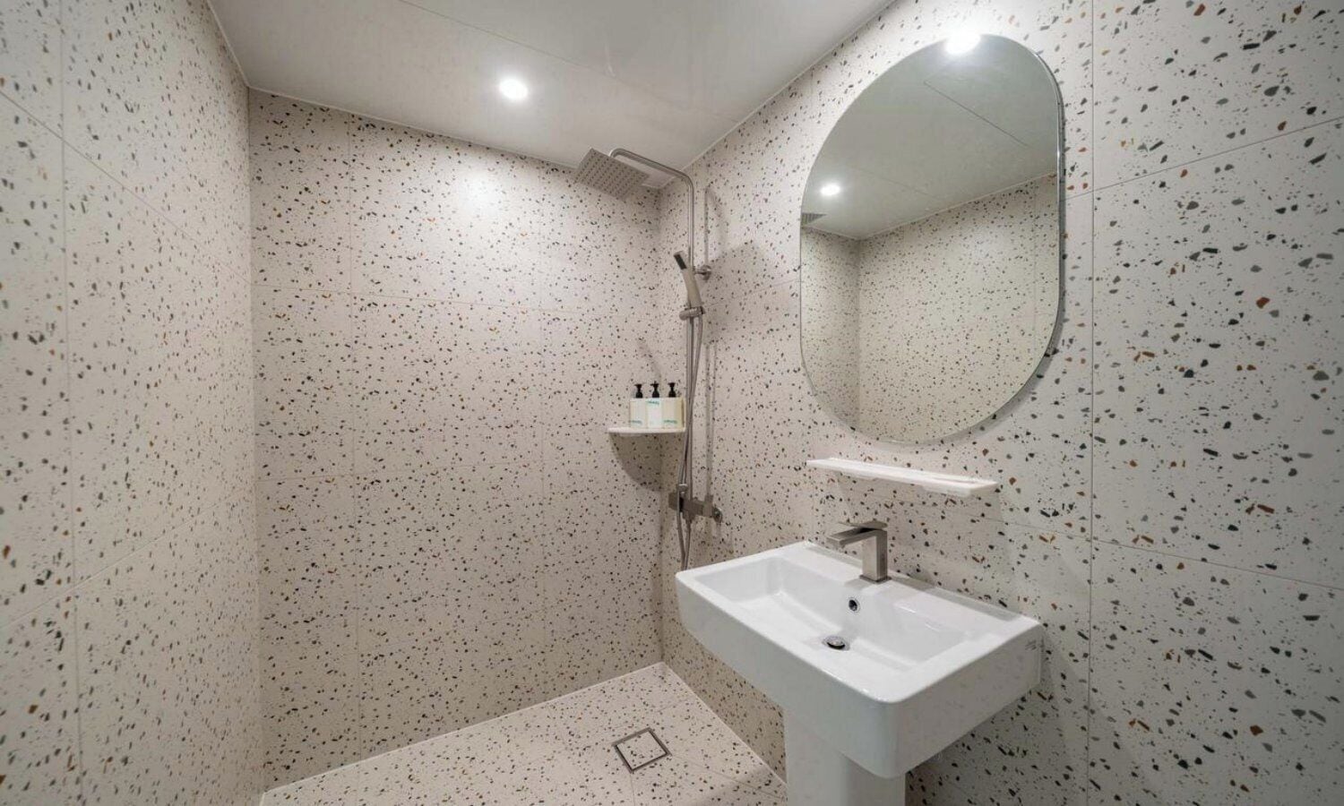 DELUXE-COMFORT(Multi-night) | Bathroom | Shower, hair dryer, bathrobes, bidet