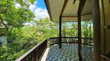 Maison, non-fumeur, balcon | Enceinte de lâhĂ©bergement