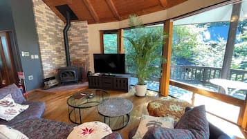House, Non Smoking, Balcony | Living area