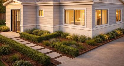 Luxury Granny Cottage Retreat in arms reach of Golf Course