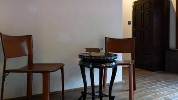 Classic Twin Room, City View | Dining