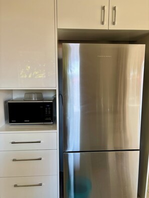 Interior - Quiet Leafy Retreat- 10 minutes to (Yokine)