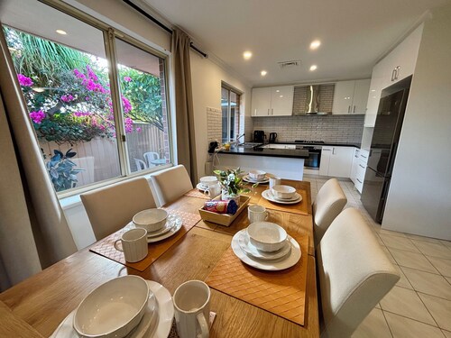 Quiet Leafy Retreat- 10 minutes to