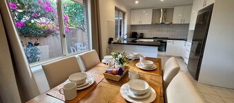 Quiet Leafy Retreat- 10 minutes to