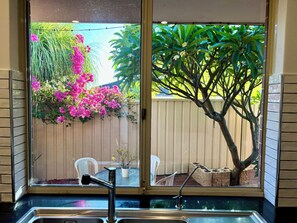 Interior - Quiet Leafy Retreat- 10 minutes to (Yokine)