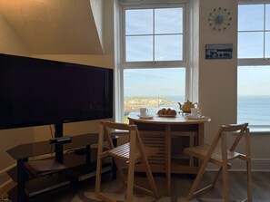 Dining - Draycott Dreams has stunning sea views across St Ives Bay & Harbour (St Ives)