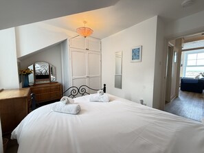 Room - Draycott Dreams has stunning sea views across St Ives Bay & Harbour (St Ives)