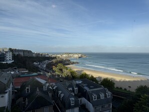 A coastal town with buildings, a beach, and the ocean. - Draycott Dreams has stunning sea views across St Ives Bay & Harbour (St Ives)