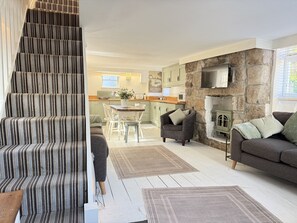 TV - Coasters House – Spacious Townhouse Steps from Market Place & Harbour (St Ives)