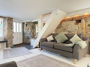 TV - Coasters House – Spacious Townhouse Steps from Market Place & Harbour (St Ives)