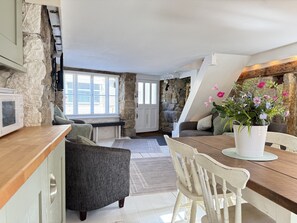 Dining - Coasters House – Spacious Townhouse Steps from Market Place & Harbour (St Ives)