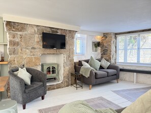 TV - Coasters House – Spacious Townhouse Steps from Market Place & Harbour (St Ives)