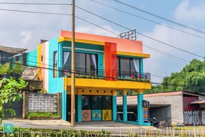 Front of property - INSTAY Hotel Dieng Chill Serenity (Garung)