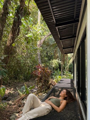 Property grounds - Riverside 3BR House with jungle and river views (Provincia de Puntarenas)