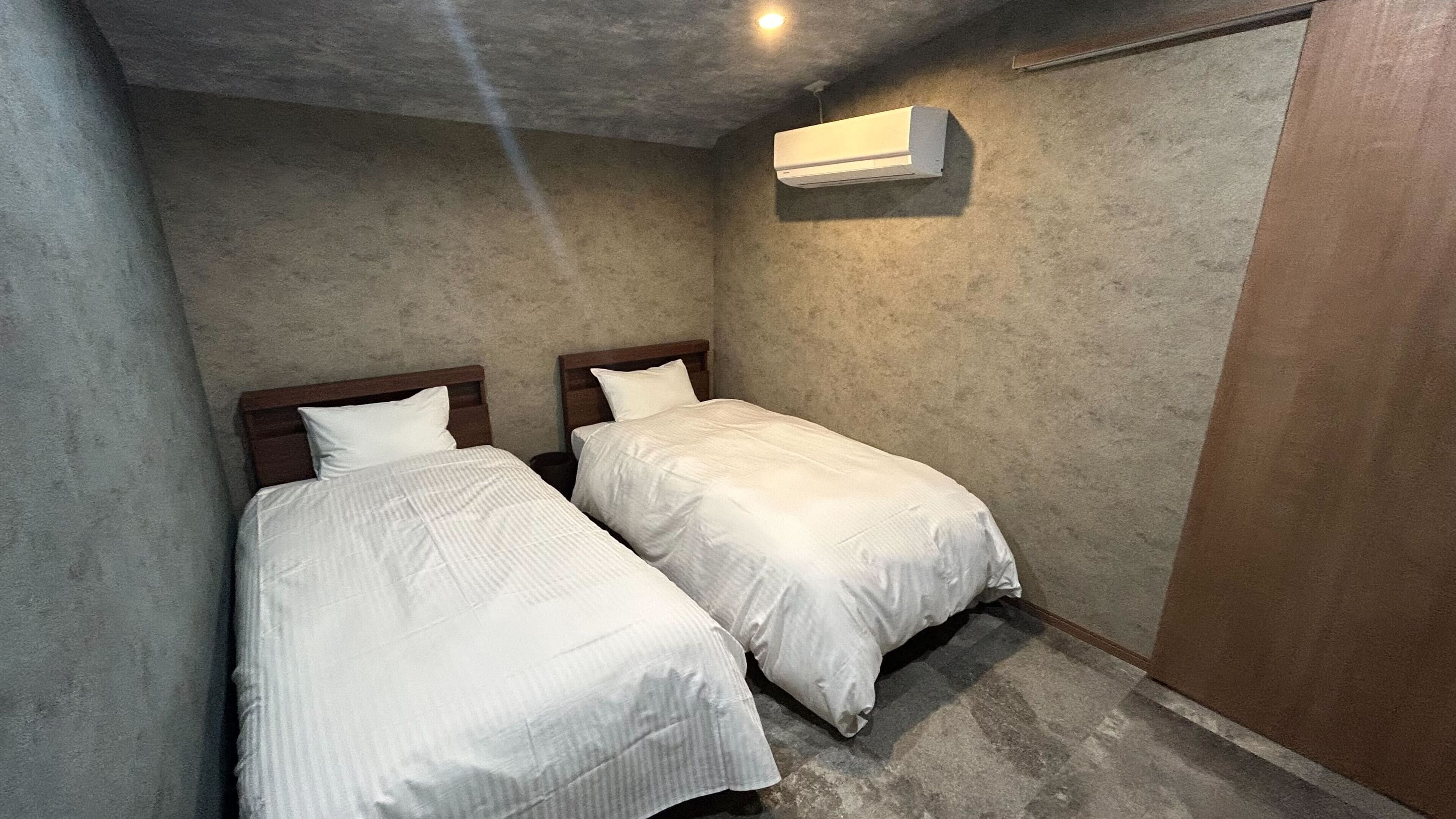 Free WiFi, bed sheets